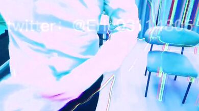 帅哥哥给买了很多情趣内衣和丝袜问我想要自己的媳妇儿穿哪件我选了一个开裆的丝袜和蕾丝的短裙我亲自帮她换上她穿着我给换上的衣服被他牵着坐在了他腿上后续在电报群